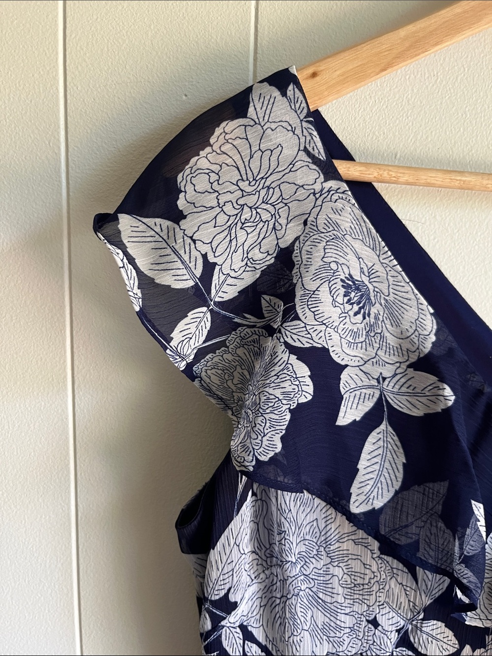 London Times Navy Floral Maxi Hi Low V-neck Beach Dress with Ruffles Sz 10 - Picture 5 of 12